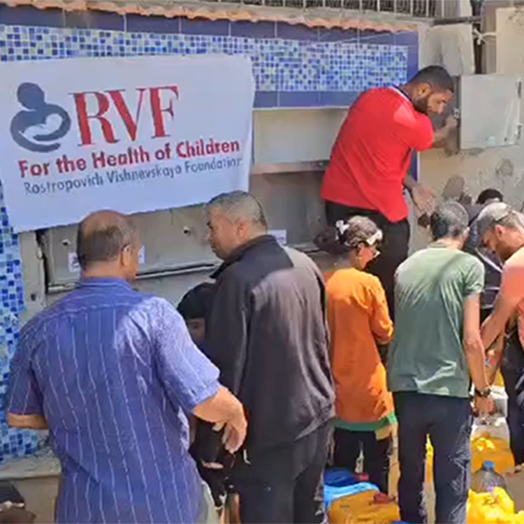 Safe drinking water now being provide for over 100,000 people at a shelter in Khan Younis, Gaza